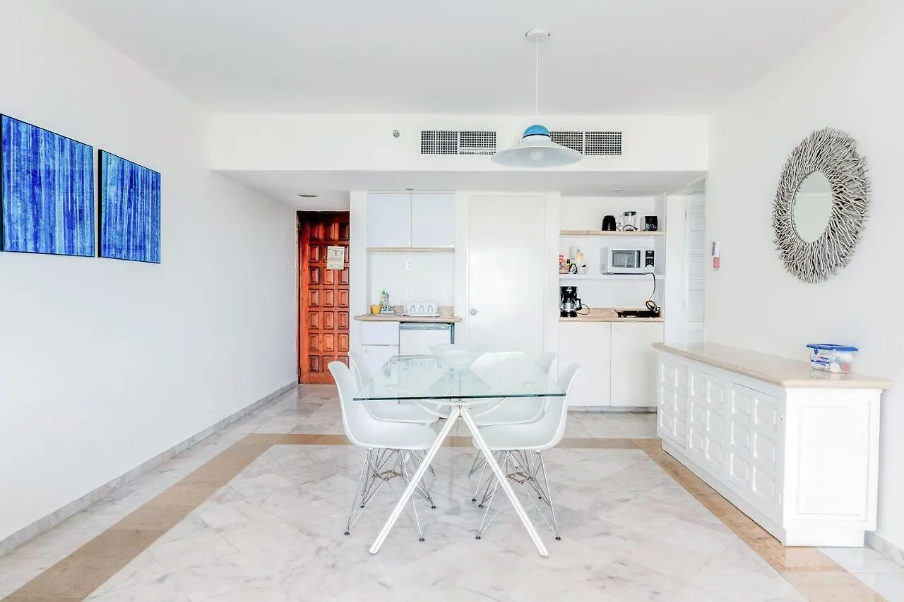 Condos In Prime Cancun Location Plus 3 Pools Apartmán