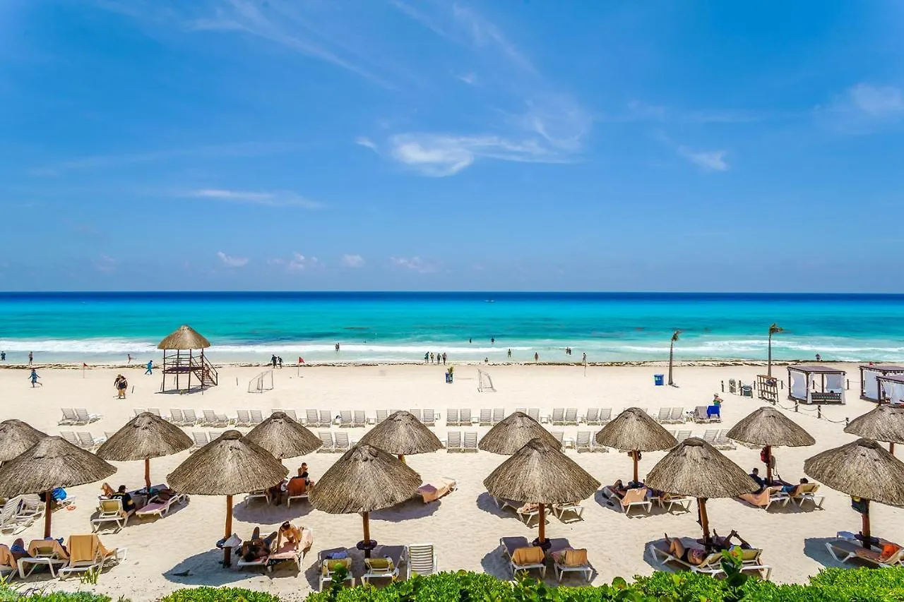 Condos In Prime Cancun Location Plus 3 Pools Mexiko