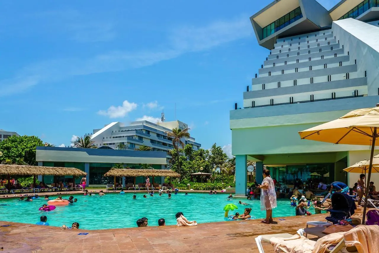 Condos In Prime Cancun Location Plus 3 Pools Apartmán