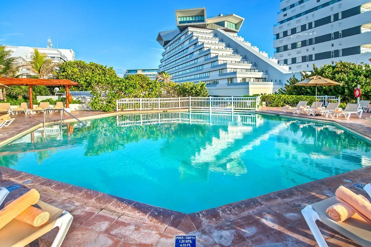 Condos In Prime Cancun Location Plus 3 Pools