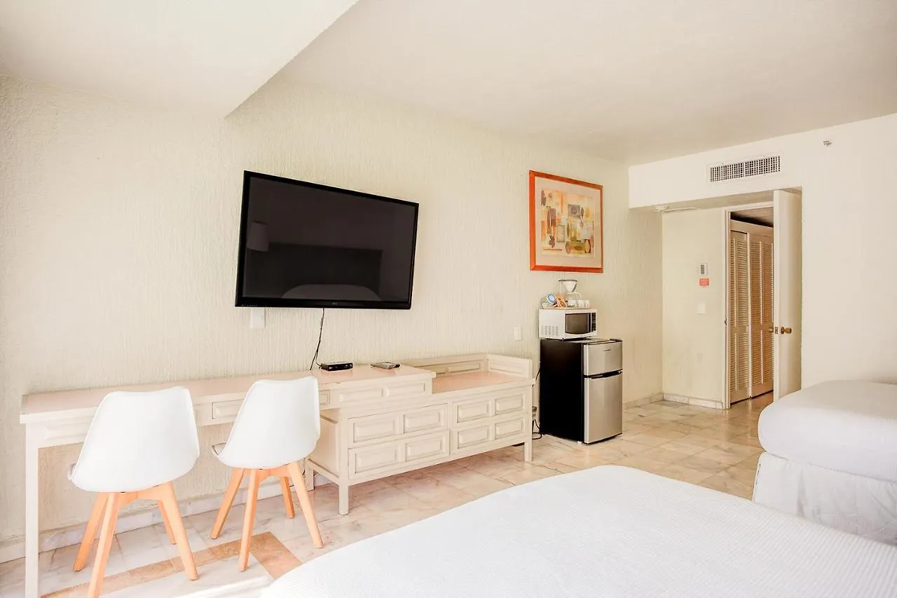 Condos In Prime Cancun Location Plus 3 Pools Apartmán