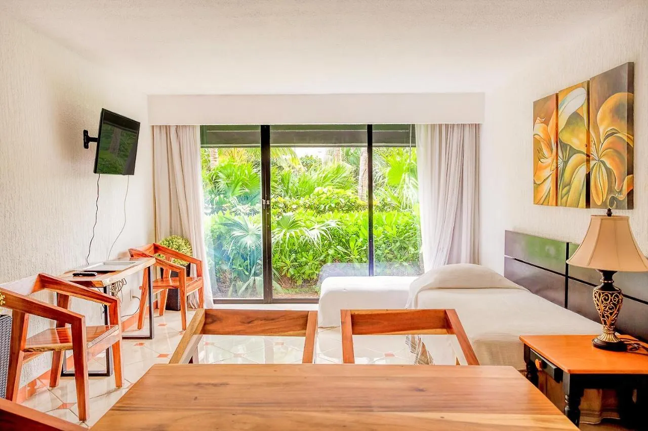 Condos In Prime Cancun Location Plus 3 Pools 0*,  Mexiko